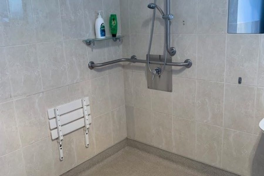 Bayley House - Lonsdale (Accessible) - Bathroom (3)