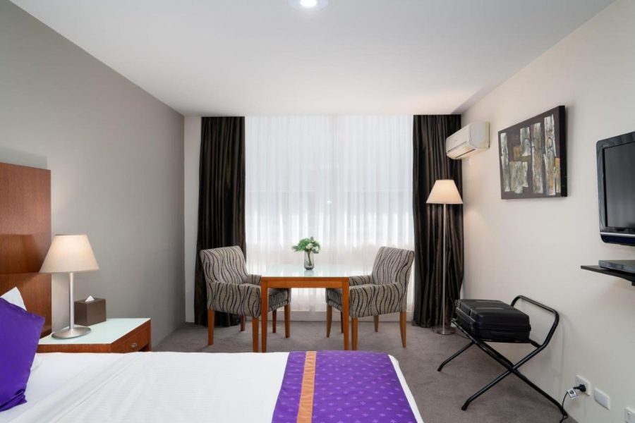 Park Regis Griffin Suites 8